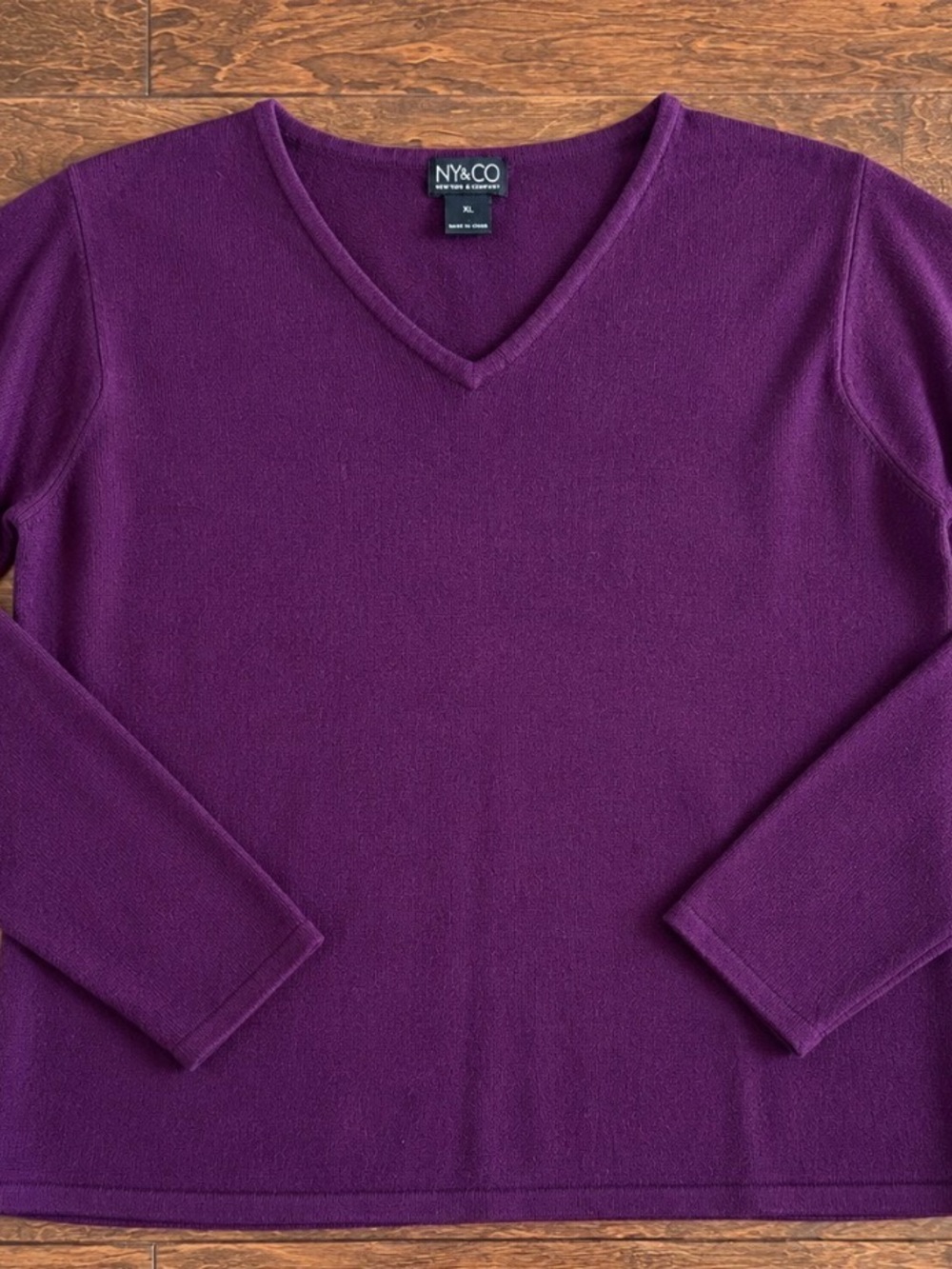 New York & Company Men’s V-Neck Sweater — Deep Purple